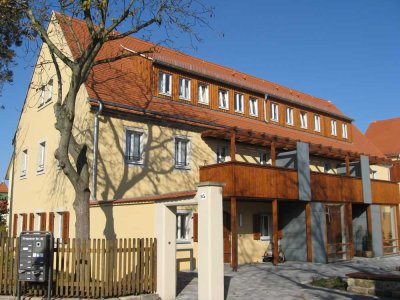Ruhige und wunderschöne 3,5 Zimmer-Wohnung im sanierten Dreiseitenhof mit Gartenterrasse und Balkon
