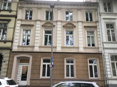 Sanierte (teilweise)  EG - Wohnung im Altbau