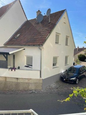 Modernisierte Doppelhaushälfte mit Einliegerwohnung und traumhaftem Schlossblick