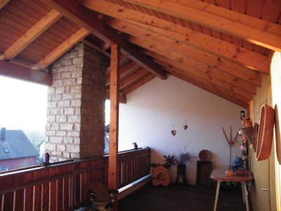 Große 4-Zimmer-Whg. mit Dachterrasse u. Garage