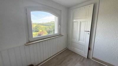 Einladendes Wohnhaus mit 8 Zimmern, großzügigem Garten und viel Entwicklungspotenzial in Velbert-Nev