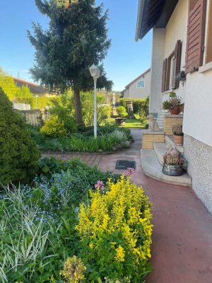 Einfamilienhaus mit großem Eigentumsgrundstück in ruhiger Lage von Rodenbach