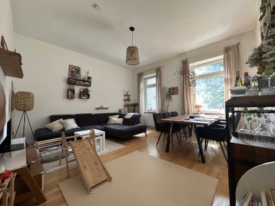3ZKB, großer Balkon, EBK, TL-Bad mit Wanne, Parkett, Keller