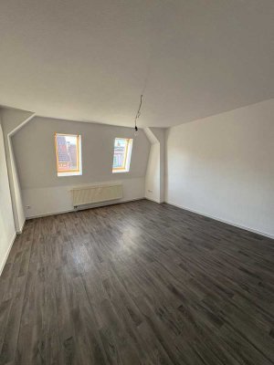 Charmante 2 Zimmer Wohnung im Dachgeschoss / Zeitz