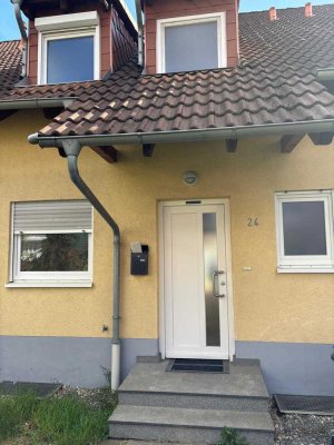 Sonniges Reihenhaus in Ma-Wallstadt mit Garten und Balkon