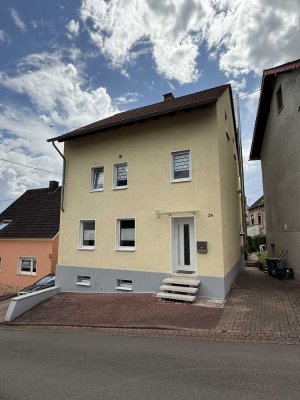 Modernes 2-Familienhaus für Familien & Kapitalanleger - Hofeld
