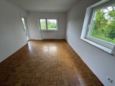 Ruhige Lage, 4-Zi-ETW mit Balkon und großen Garten ca. 80 m² , 1 Garage