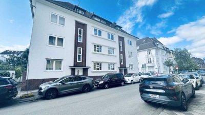 Erstbezug nach Sanierung mit EBK und Balkon: stilvolle 2,5-Zimmer-Wohnung in Düsseldorf