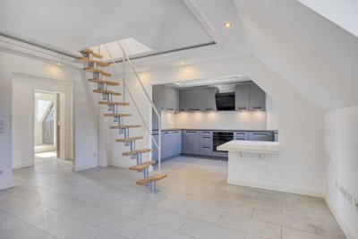 Sanierte Dachwohnung mit Einbauküche, bezugsfrei !