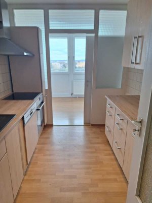 Helle 2,5-Zimmer-Wohnung mit Balkon und Einbauküche in Erlangen