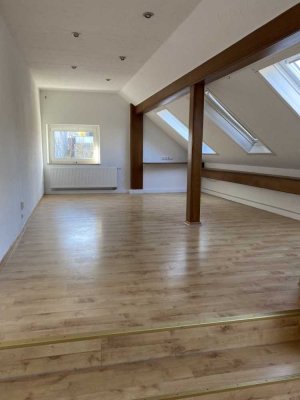 Renovierte 3,5-Zimmer-DG-Wohnung mit großer Dachterrasse in Bingen