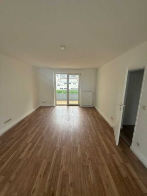 Ihre top renovierte 2 Zimmerwohnung mit Balkon in zentraler Lage in Frankfurt