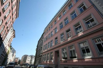 Modernisierte 3 Zimmer-Altbau-Wohnung mit sonnigem Balkon in Altona