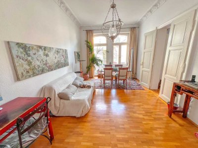 Altbau 4 Zimmer/  2 Balkone  - hier können Sie sofort einziehen.