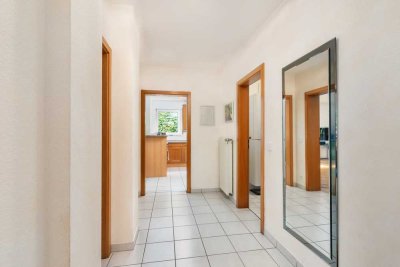 Komfortable 2-Zimmer-Terrassenwohnung mit Einbauküche und PKW-Stellplatz in ruhiger Wohnlage
