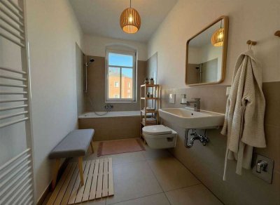 Neu & In Renovierung! Sonniger Balkon I  Tageslichtbad mit Badewanne I moderne Einbauküche