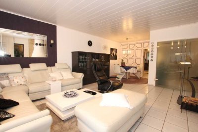 Attraktiver Bungalow mit Kamin, Wintergarten und großzügigem Raumangebot