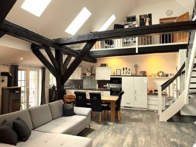 RESERVIERT!
Absolute Alleinlage - Saniertes Bauernhaus 
für 2 Generationen oder große Familien!