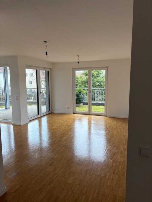 Attraktive 4-Zimmer-Wohnung mit weitläufigen Terrassen