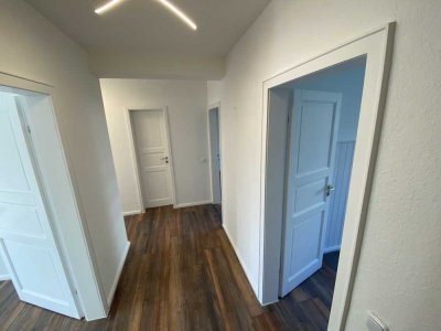 Helle 3 Zimmerwohnung im EG mit Balkon