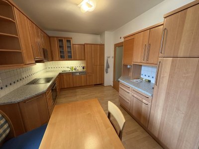 Attraktive 4-Zimmer-Wohnung mit Loggia &amp; Tiefgaragenplatz