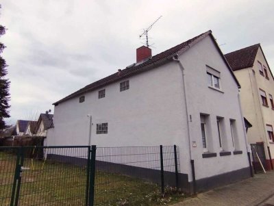 PROVISIONSFREI! Freistehendes Einfamilienhaus mit Potenzial in ruhiger Lage von Griesheim