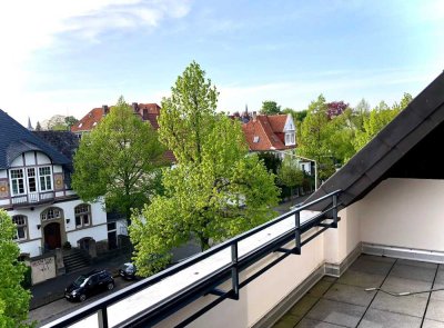 Helle Dachgeschosswohnung mit Sonnenbalkon in attraktiver Lage