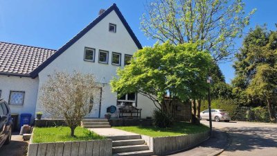 Großzügiges, freistehendes Einfamilienhaus mit uneinsehbarem Garten und Pool