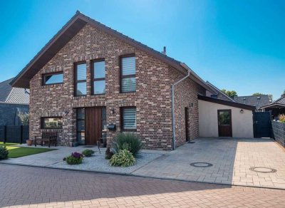 Modernes Einfamilienhaus mit Nebengebäude in Wilhelmshaven – neuwertig und hochwertig ausgestattet