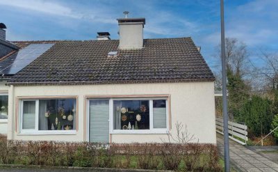 RESERVIERT ! CHARMANTE DOPPELHAUSHÄLFTE MIT GROßEM GARTEN, GARAGE IN RUHIGER LAGE - WUPP