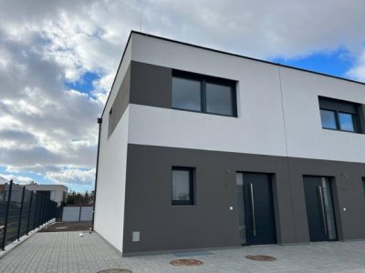 Neusiedl am See - moderne Doppelhaushälfte mit großem Garten