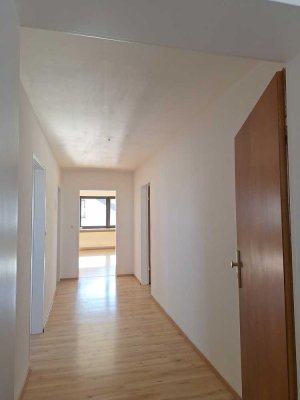 Große 3-Zimmer-Wohnung im 2. Obergeschoss (Dachgeschoss) in Rodgau