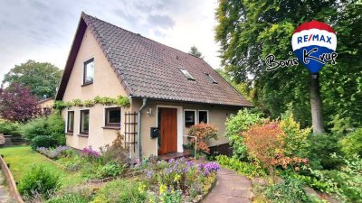 OHNE KÄUFERPROVISION:
Einfamilienhaus mit Einliegerwohnung - Teichgrundstück