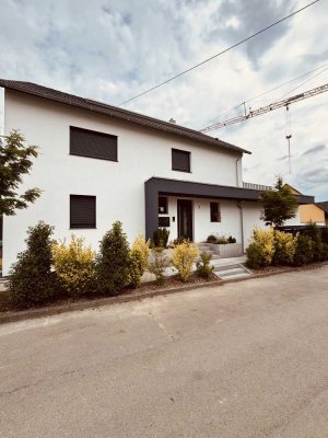 Moderne, großzügige 5-Zimmer-Maisonette-Wohnung mit stilv. Ausstattung u. sonniger Terrasse
