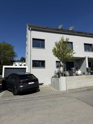 **Begehrte Lage - Bergheim ** Moderne und großzügige DHH  / EBK / Garten / Garage!