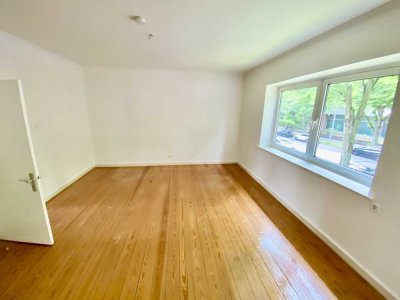 Helle 4-Zimmer Altbauwohnung mit sonnigem Südbalkon und neuer EBK, frisch renoviert, zentrale Lage