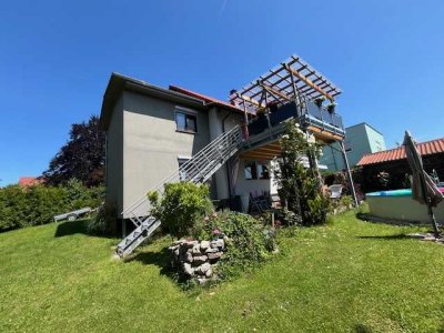 Schönes Zweifamilienhaus mit großem Grundstück