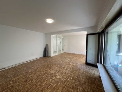 Kernsanierte EG Wohnung mit Eigenem Garten 3,5 Zimmer