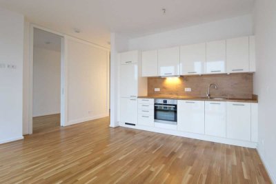 Helle 2 Zimmer mit EBK und Balkon in ruhiger Seitenstraße!