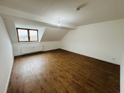 2 MONATE KALTMIETFREI! Zentrale DG-Wohnung mit Charme – Jetzt besichtigen!