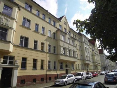***Ab sofort - 2 Zimmer - Laminat - Tageslichtbad - Balkon***
