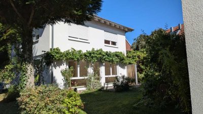 Elegantes Einfamilienhaus mit Garage in Göppingen-Holzheim+
