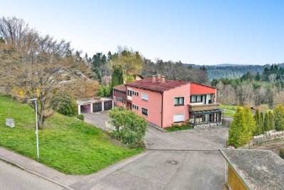 BIETERVERFAHREN: Großzügiges 2-3-Familienhaus mit modernisierter Ausstattung und großem Grundstück