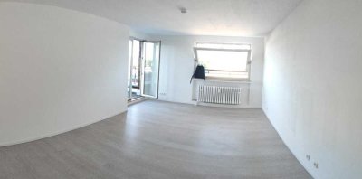 Ratingen Zentrum, schönes helles Apt mit Balkon, frisch renoviert