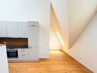 Erstbezug Penthouse-Studio: offene Wohnküche, Skylights, sofort frei