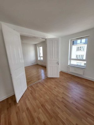 Frisch renovierte  2,5 Zimmern Wohnung, 60qm mit Einbauküche