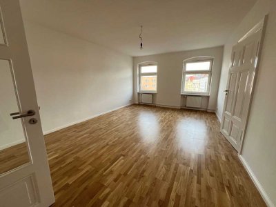 4-Zimmerwohnung auf der Schönhauser Allee zur teilgewerblichen Nutzung!