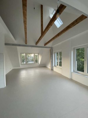 Erstbezug mit EBK: Exklusive 2,5-Zimmer-Dachgeschosswohnung in Hamburg Othmarschen