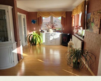 Einfamilienhaus mit Gästehaus und Nebengebäuden  zu verkaufen für 495000 €