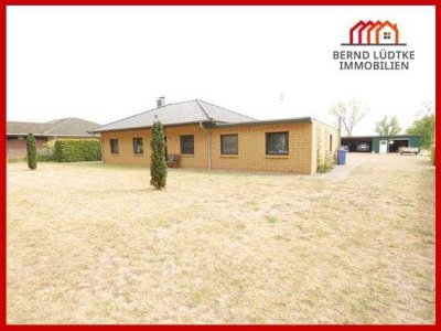 TOP-effizienter Bungalow: Erdwärme, Photovoltaik auf einem weitläufigen Grundstück!